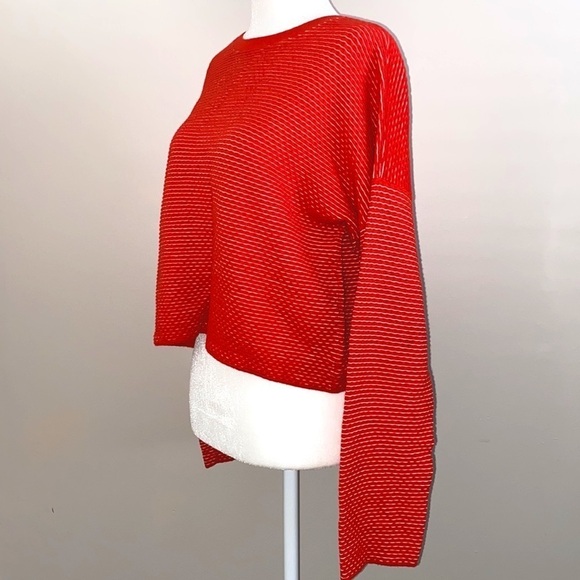 Theory textured crop sweater - Picture 3 of 9